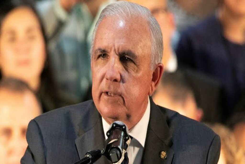 A picture of Rep Carlos Gimenez discussing illegal migrants