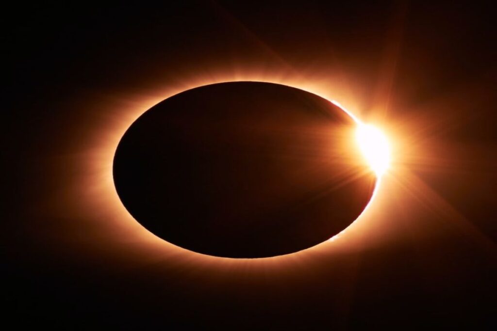 A picture of a total eclipse.