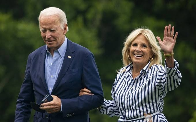 A picture of President Biden and his wife