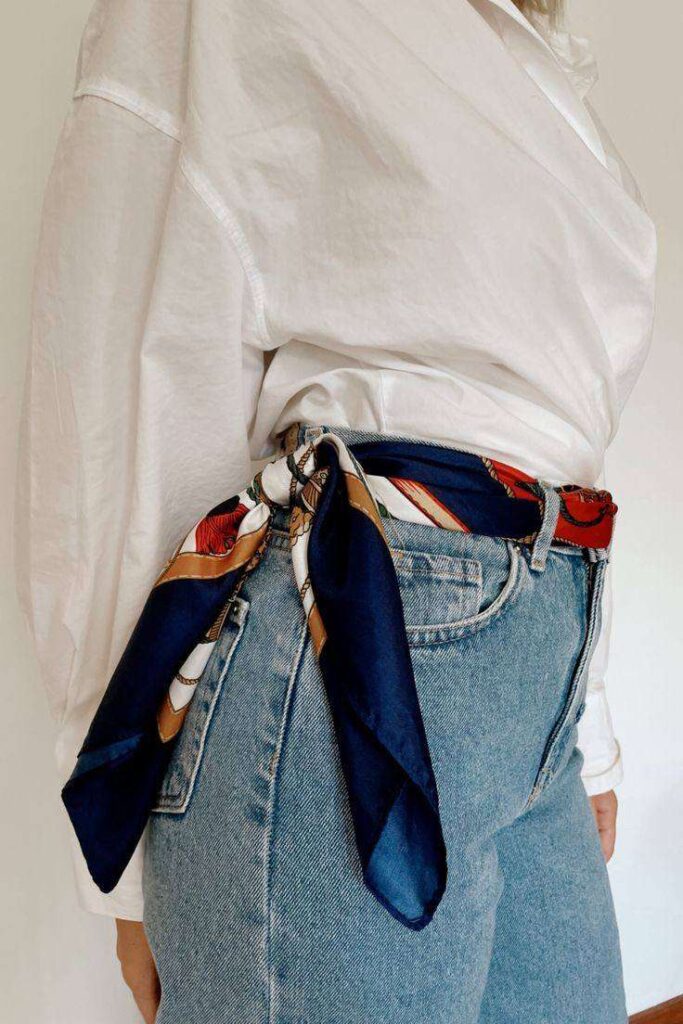 A picture of a belt scarf