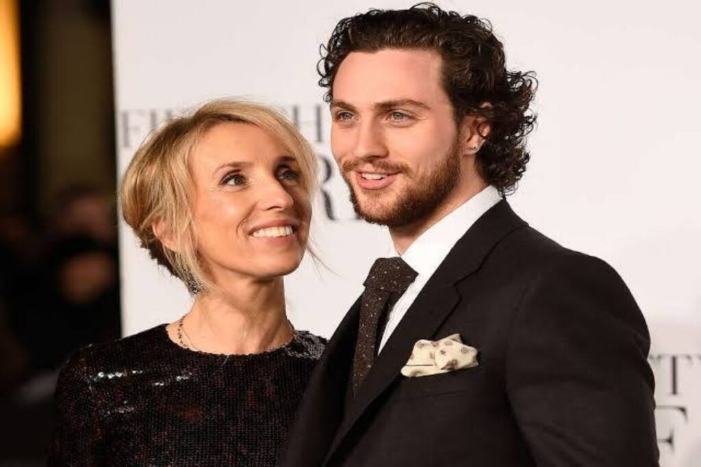 A picture of Aaron Taylor-Johnson and his wife