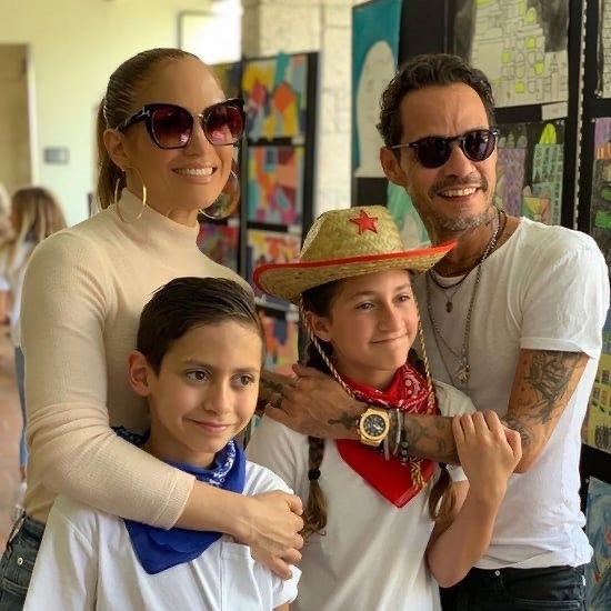 A picture of Marc Anthony, Jennifer Lopez and children