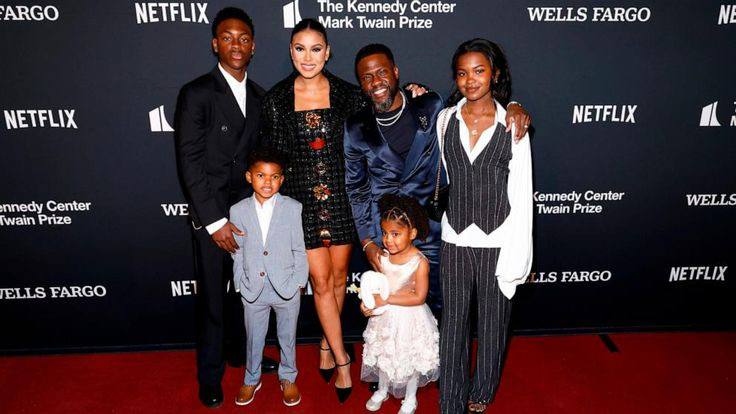 A picture of Kevin Hart and His Family At The Twain Prize