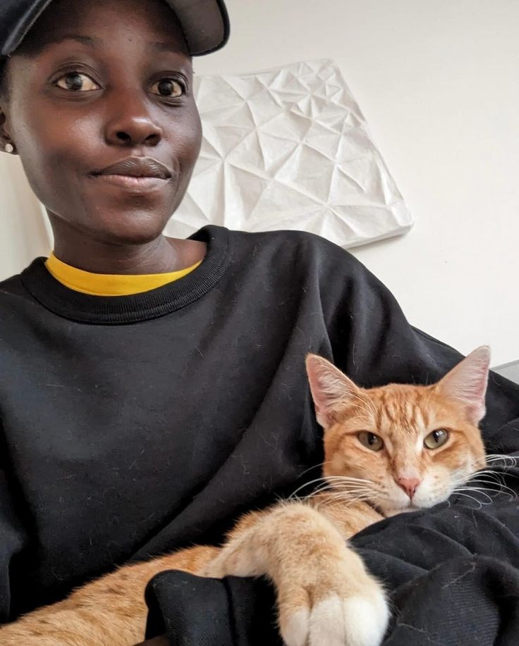 A picture of Lupita Nyong'o and her cat