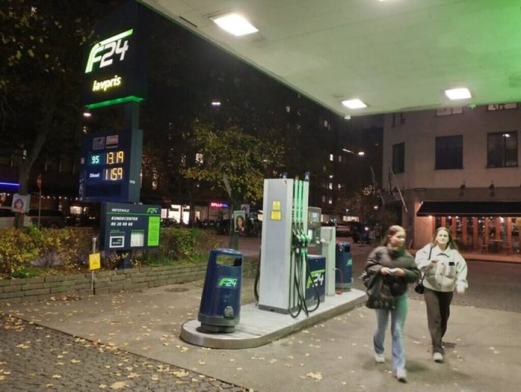 A Picture of a Gas Station