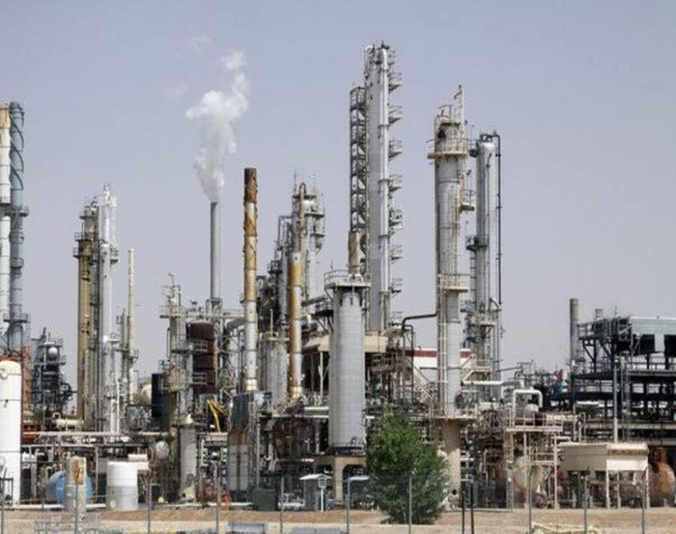 A Picture of a Refinery