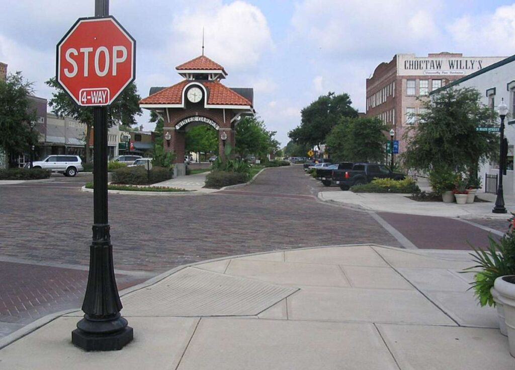 A Picture of a Florida Street