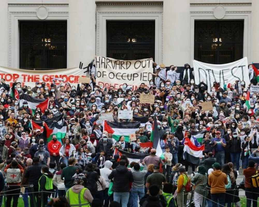 A picture of students protesting against the Gaza war