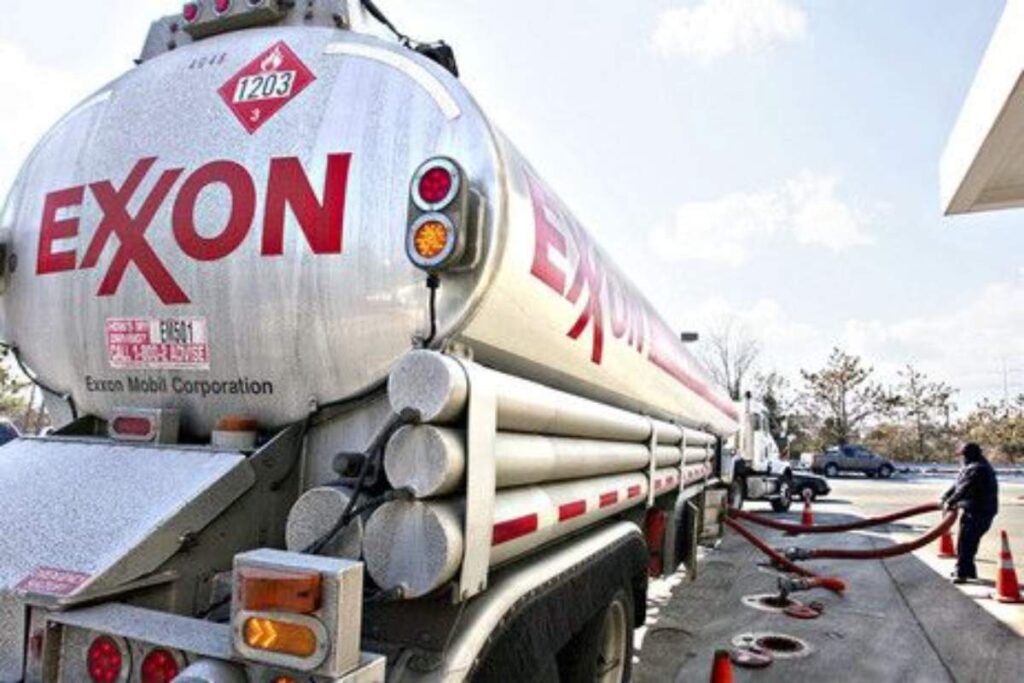 A picture showing Exxon Mobil's tanker