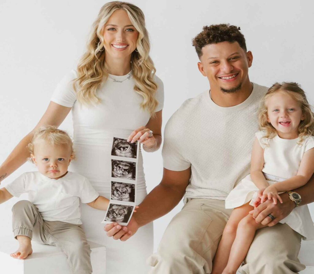 A Picture of Patrick and Brittany Mahomes 