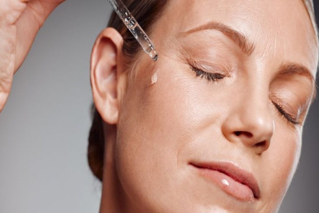 A picture of a lady applying retinol