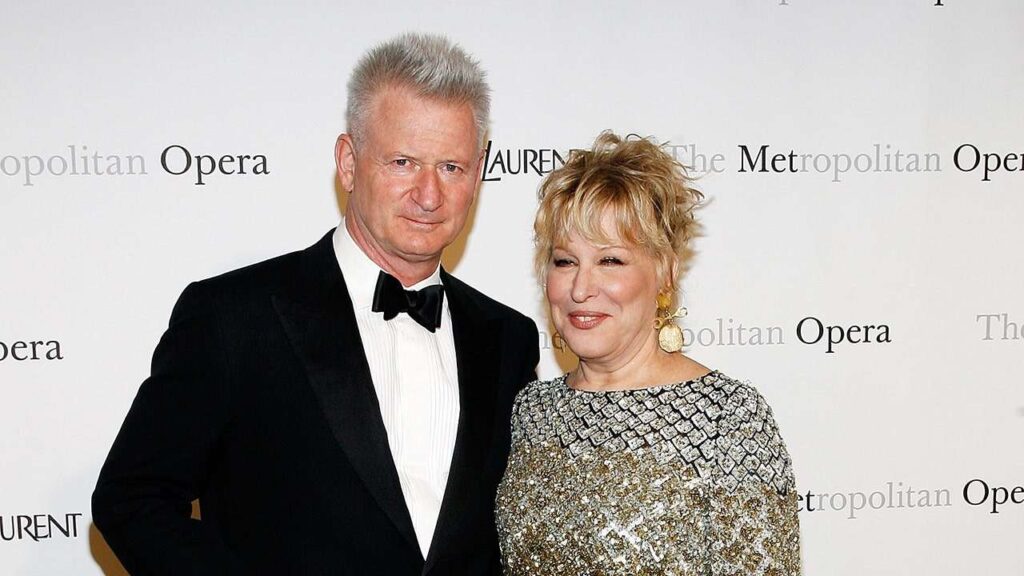 Bette Midler with her husband on the red carpet