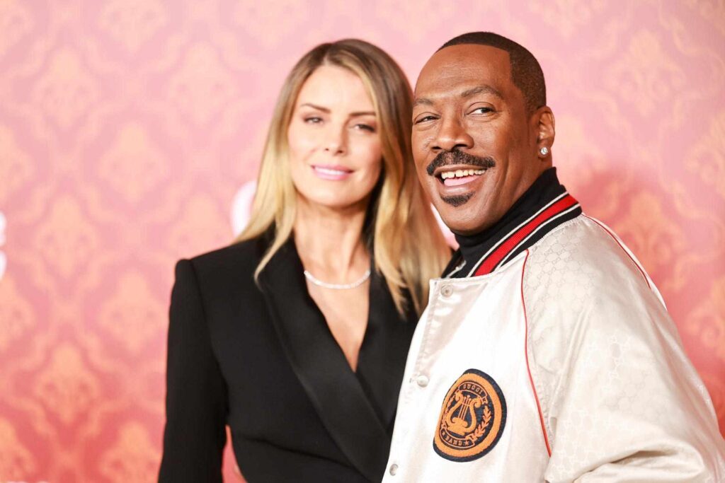 Eddie Murphy and Paige Butcher posing together