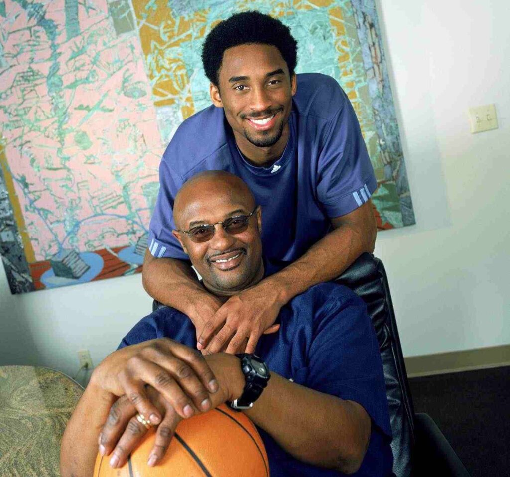 Kobe Bryant posing with Joe Bryant