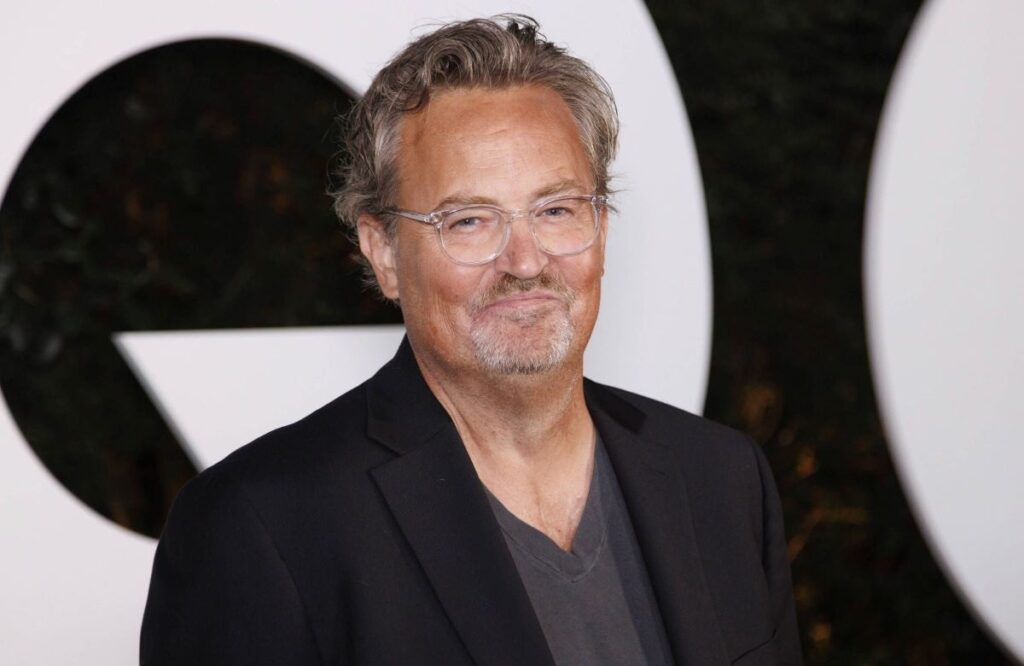 Matthew Perry posing on the red carpet