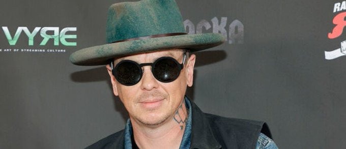 Sid Wilson posing on a red carpet