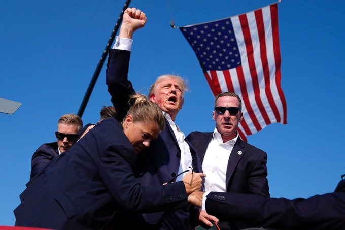 Donald Trumps stands defiantly at the scene of the first assassinations' attempt