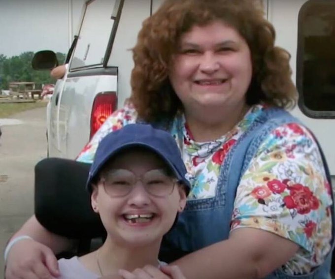 Gypsy Rose Blanchard with her mom Dee Dee