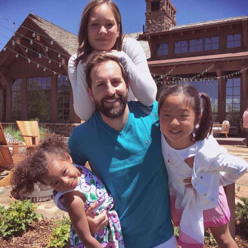 Josh Kelley with his kids