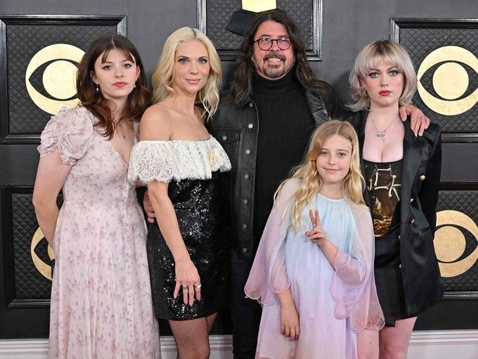 Dave Grohl with his wife and daughters