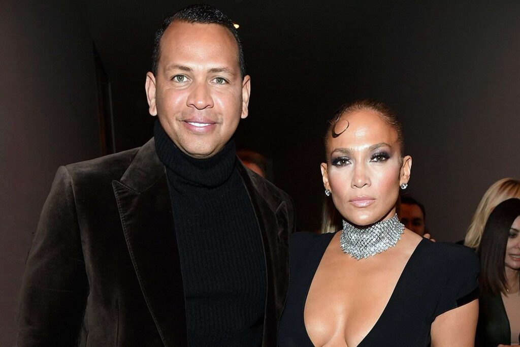 Alex Rodriguez posing with Jennifer Lopez