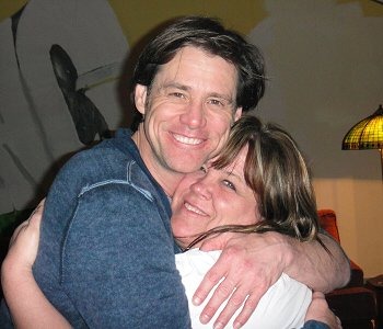 Jim Carrey hugging his sister