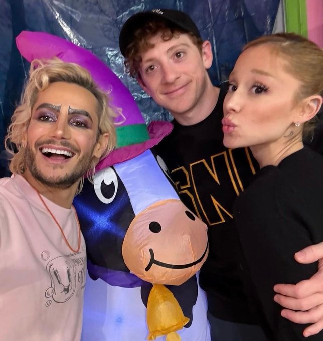 Slater posing with Ariana and Frankie Grande